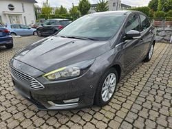 Grau Gebraucht 2017 Ford Focus Limousine | 9.400 € (Fairer Preis)