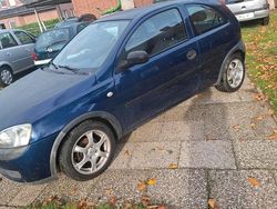 Blau Gebraucht 2001 Opel Corsa Kleinwagen | 1.000 € (Etwas zu teuer)