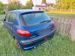 Gebraucht 2000 Peugeot 206 Kleinwagen | 200 €