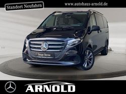 Schwarz (obsidianschwarz) Gebraucht 2024 Mercedes Vito Van / Kleinbus | 63.800 €
