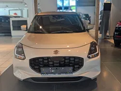 Schwarz Gebraucht 2024 Suzuki Swift Comfort+ Kleinwagen | 17.990 € (Teuer)