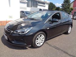 Schwarz Gebraucht 2016 Opel Astra Edition Limousine | 10.995 € (Etwas zu teuer)