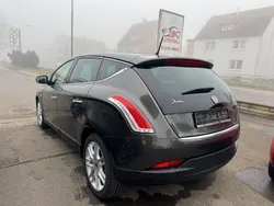 Grau Gebraucht 2010 Lancia Delta Limousine | 5.990 € (Teuer)