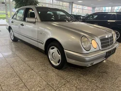 Silber Gebraucht 1997 Mercedes E230 Limousine | 2.690 € (Etwas zu teuer)