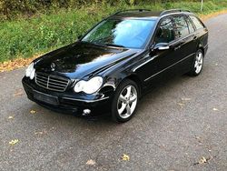 Schwarz Gebraucht 2006 Mercedes 220 Kombi | 3.450 €