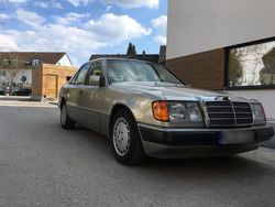 Gold Gebraucht 1992 Mercedes E260 Limousine | 5.000 €