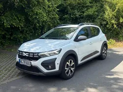 Weiß Gebraucht 2023 Dacia Sandero Expression Kleinwagen | 15.600 €