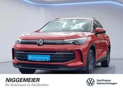 Persimmon red metallic Gebraucht 2024 VW Tiguan Life SUV | 37.890 € (Guter Preis)