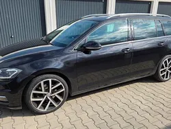 Schwarz Gebraucht 2017 VW Golf VII Highline Kombi | 16.750 € (Etwas zu teuer)