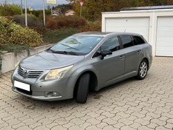 Grau Gebraucht 2009 Toyota Avensis Kombi | 4.200 € (Etwas zu teuer)