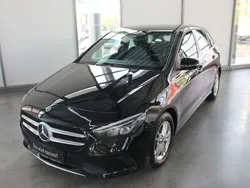 Schwarz Gebraucht 2019 Mercedes B180 Style Van / Kleinbus | 24.390 € (Etwas zu teuer)