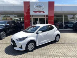 Schneeweiß Gebraucht 2025 Toyota Yaris Hybrid Comfort Kleinwagen | 21.395 € (Guter Preis)