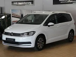 Pure white Gebraucht 2022 VW Touran Active Van / Kleinbus | 28.900 € (Fairer Preis)