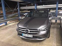 Grau Gebraucht 2019 Mercedes B180 Van / Kleinbus | 17.000 € (Fairer Preis)