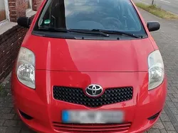 Rot Gebraucht 2007 Toyota Yaris Kleinwagen | 1.900 €