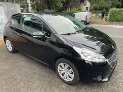 Schwarz Gebraucht 2014 Peugeot 208 Active Kleinwagen | 5.200 € (Guter Preis)