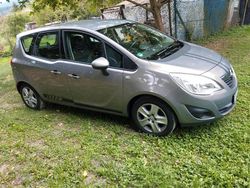 Grau Gebraucht 2011 Opel Meriva Van / Kleinbus | 4.500 €