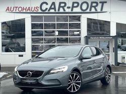 Grau Gebraucht 2017 Volvo V40 Momentum Limousine | 15.990 € (Fairer Preis)