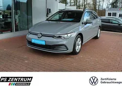 Mondsteingrau Gebraucht 2023 VW Golf VIII Life Kombi | 24.930 € (Fairer Preis)