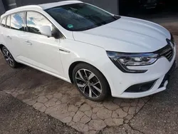 Gletscherweiss Gebraucht 2019 Renault Mégane GrandTour Bose Edition Kombi | 16.895 €