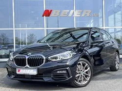 Schwarz (black sapphire metallic) Gebraucht 2023 BMW 120 Advantage Kleinwagen | 26.890 € (Guter Preis)