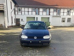 Blau Gebraucht 1999 VW Golf IV Kleinwagen | 1.000 € (Fairer Preis)