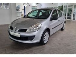 Platingrau (metallic) Gebraucht 2009 Renault Clio II Limousine | 3.900 € (Teuer)