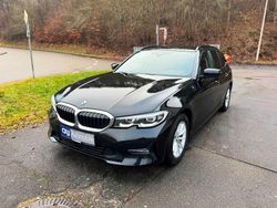 Schwarz Gebraucht 2020 BMW 318 Advantage Kombi | 18.999 € (Fairer Preis)