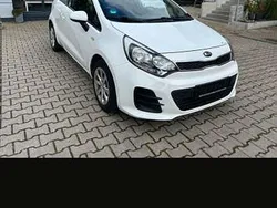 Weiß Gebraucht 2016 Kia Rio Edition 7 Limousine | 6.700 € (Guter Preis)
