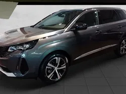 Grau Gebraucht 2023 Peugeot 5008 GT Van / Kleinbus | 41.449 € (Teuer)