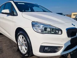 Weiß Gebraucht 2015 BMW 218 Active Tourer Basis Van / Kleinbus | 11.999 € (Fairer Preis)
