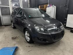 Grau Gebraucht 2011 Opel Zafira Van / Kleinbus | 3.999 € (Guter Preis)
