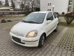 Weiß Gebraucht 2003 Toyota Yaris Limousine | 2.500 € (Fairer Preis)