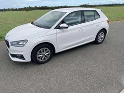 Weiß Gebraucht 2024 Skoda Fabia Ambition Limousine | 16.900 € (Guter Preis)