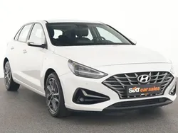Weiß Gebraucht 2023 Hyundai i30 Trend Limousine | 17.440 € (Fairer Preis)
