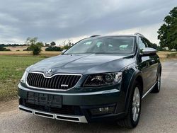 Grau Gebraucht 2016 Skoda Octavia Scout Kombi | 17.990 €