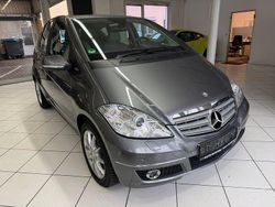 Grau Gebraucht 2011 Mercedes A180 Limousine | 7.777 € (Fairer Preis)