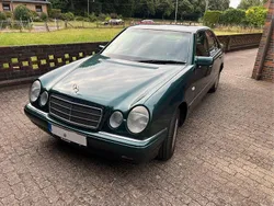 Grün Gebraucht 1999 Mercedes E200 Elegance Limousine | 4.900 € (Fairer Preis)