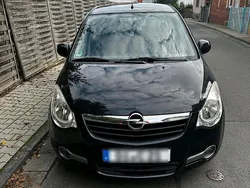 Schwarz Gebraucht 2009 Opel Agila Kleinwagen | 2.900 €