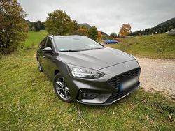 Grau Gebraucht 2020 Ford Focus Kombi | 15.750 € (Fairer Preis)