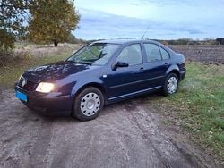 Blau Gebraucht 2004 VW Bora Limousine | 700 € (Guter Preis)