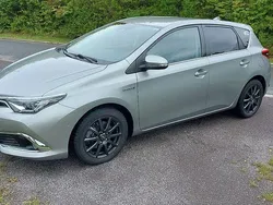 Grau Gebraucht 2016 Toyota Auris Hybrid Executive Limousine | 14.500 € (Guter Preis)