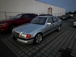 Silber Gebraucht 1993 Mercedes C180 Limousine | 3.600 €