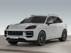 Carraraweißmetallic Gebraucht 2024 Porsche Cayenne SUV | 114.900 € (Guter Preis)