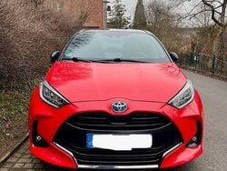 Rot Gebraucht 2021 Toyota Yaris Hybrid Edition Limousine | 19.600 € (Fairer Preis)
