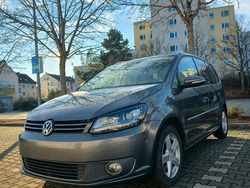 Grau Gebraucht 2015 VW Touran Van / Kleinbus | 9.100 € (Guter Preis)