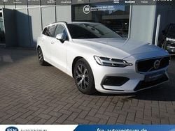 Weiß Gebraucht 2024 Volvo V60 Core Kombi | 31.500 € (Superpreis)