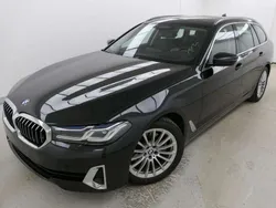Black sapphire metallic Gebraucht 2023 BMW 520 Luxury Line Kombi | 42.970 € (Fairer Preis)