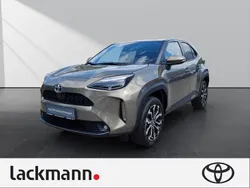 Manganbronze metallic Gebraucht 2022 Toyota Yaris Hybrid Connect Style | 22.990 € (Fairer Preis)