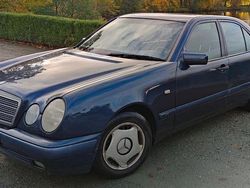 Blau Gebraucht 1997 Mercedes E200 Classic Limousine | 1.650 € (Guter Preis)